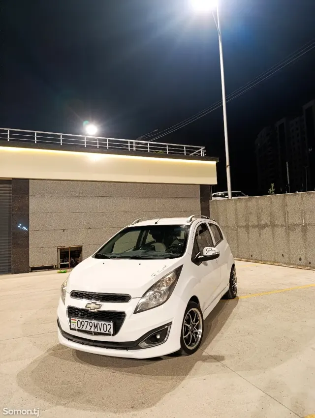 Chevrolet Spark 2014 · 1.0 AT