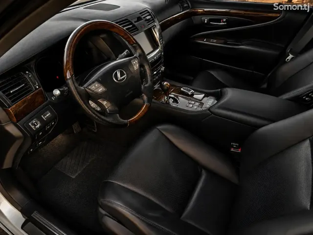 Lexus LS series 2010 · 4.6 AT