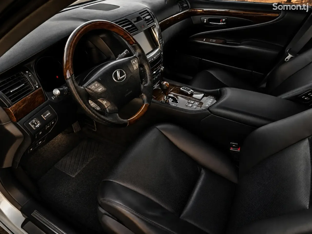 Lexus LS series 2010 · 4.6 AT