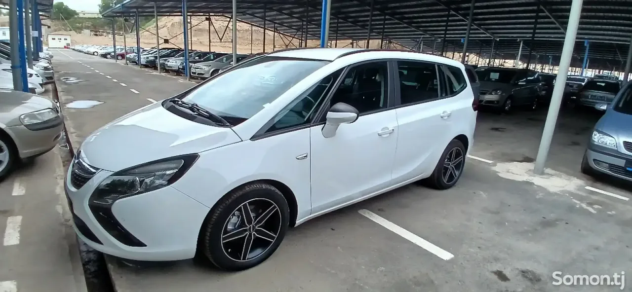 Opel Zafira 2015 · 1.6 MT