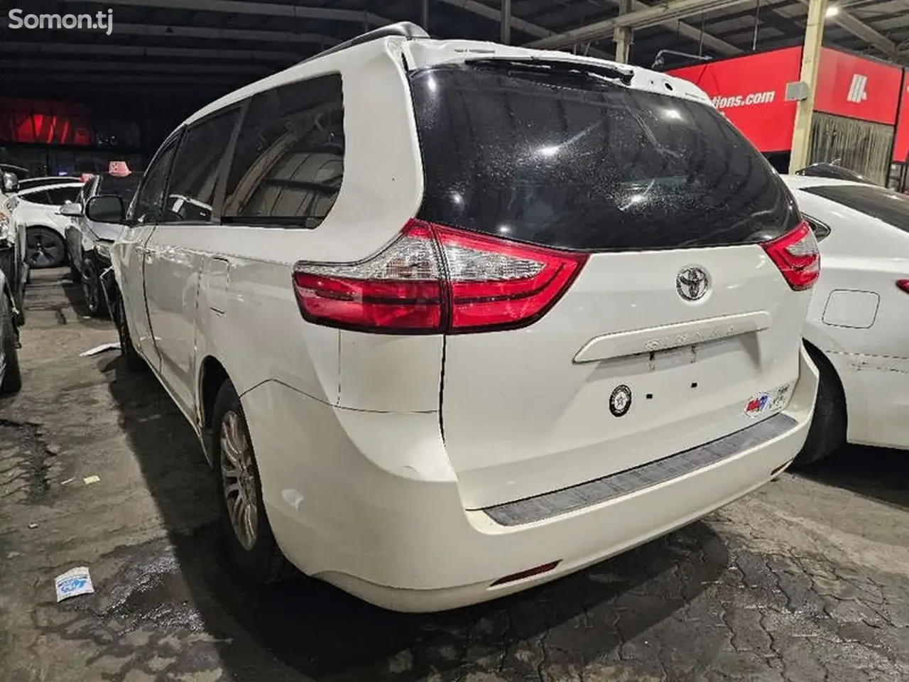 Toyota Sienna 2015 · 3.5 AT