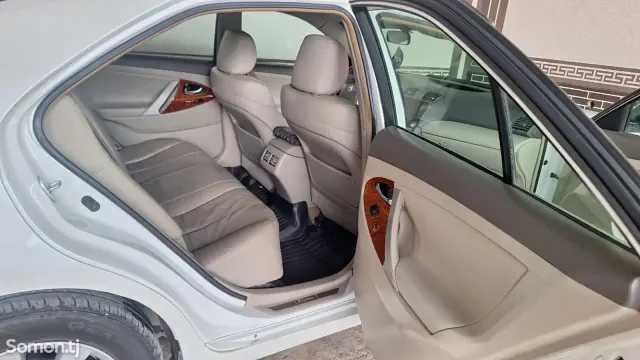 Toyota Camry 2009 · 2.4 AT
