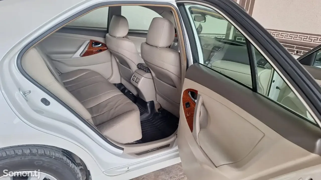 Toyota Camry 2009 · 2.4 AT