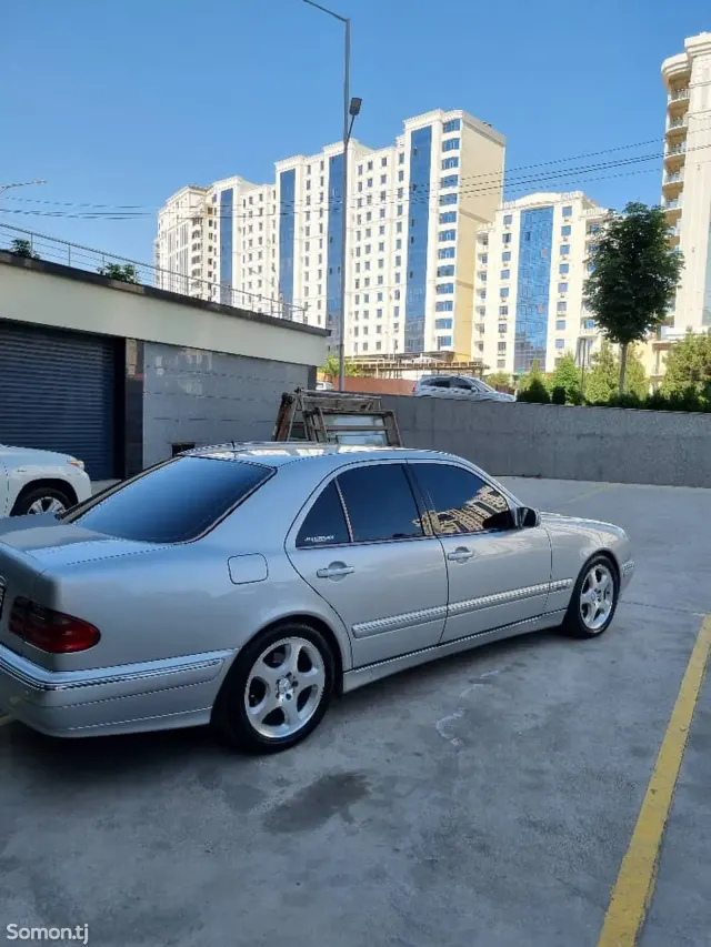 Mercedes-Benz E class 2001 · 3.2 AT