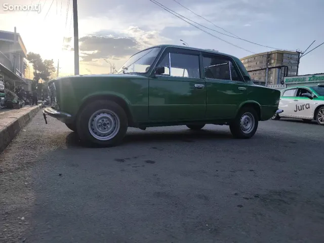 Lada (ВАЗ) 2111 1980 · 1.5 MT