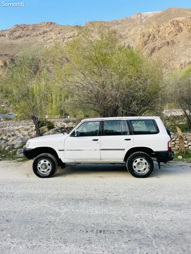 Nissan Patrol 2003 · 4.2 MT