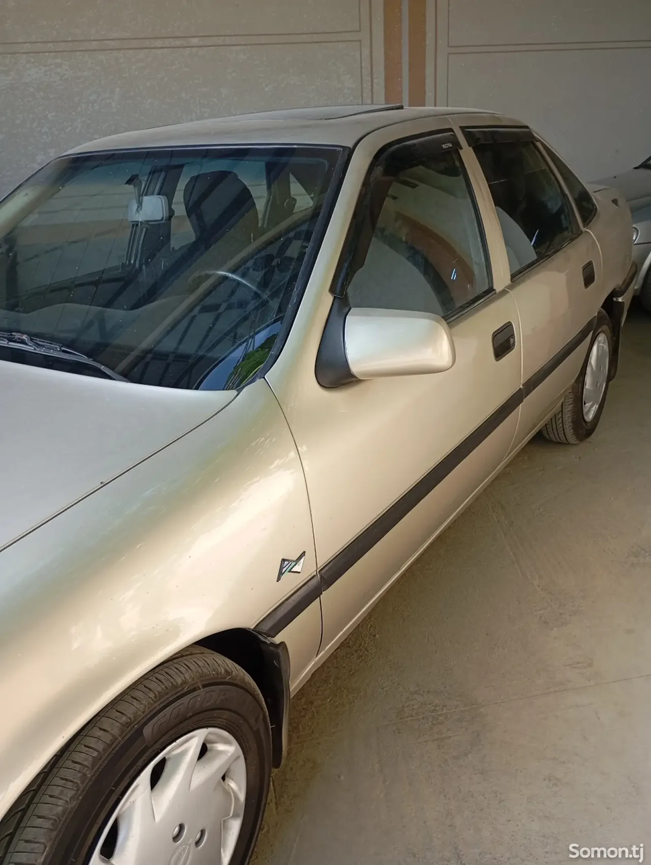 Opel Vectra A 1994 · 1.6 MT