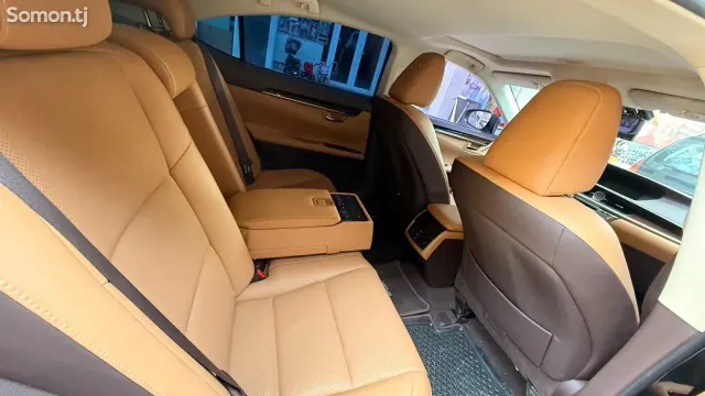 Lexus ES series 2016 · 2.5 AT