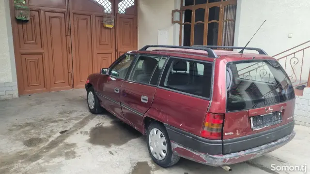 Opel Astra F 1992 · 1.6 MT