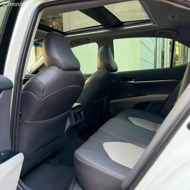 Toyota Camry 2018 · 3.5 AT