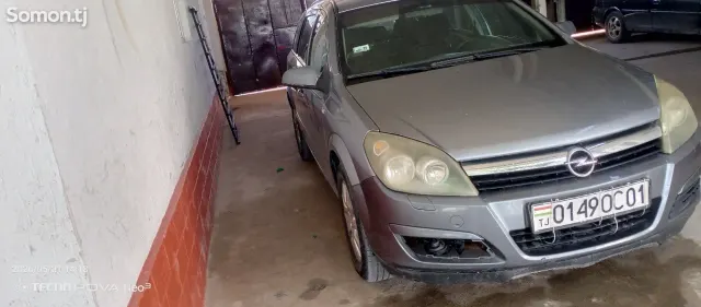 Opel Astra H 2006 · 1.6 MT