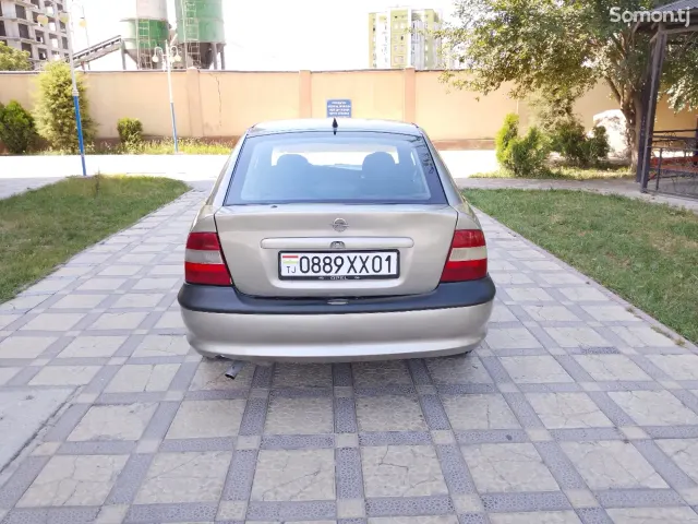 Opel Vectra B 1996 · 1.6 MT