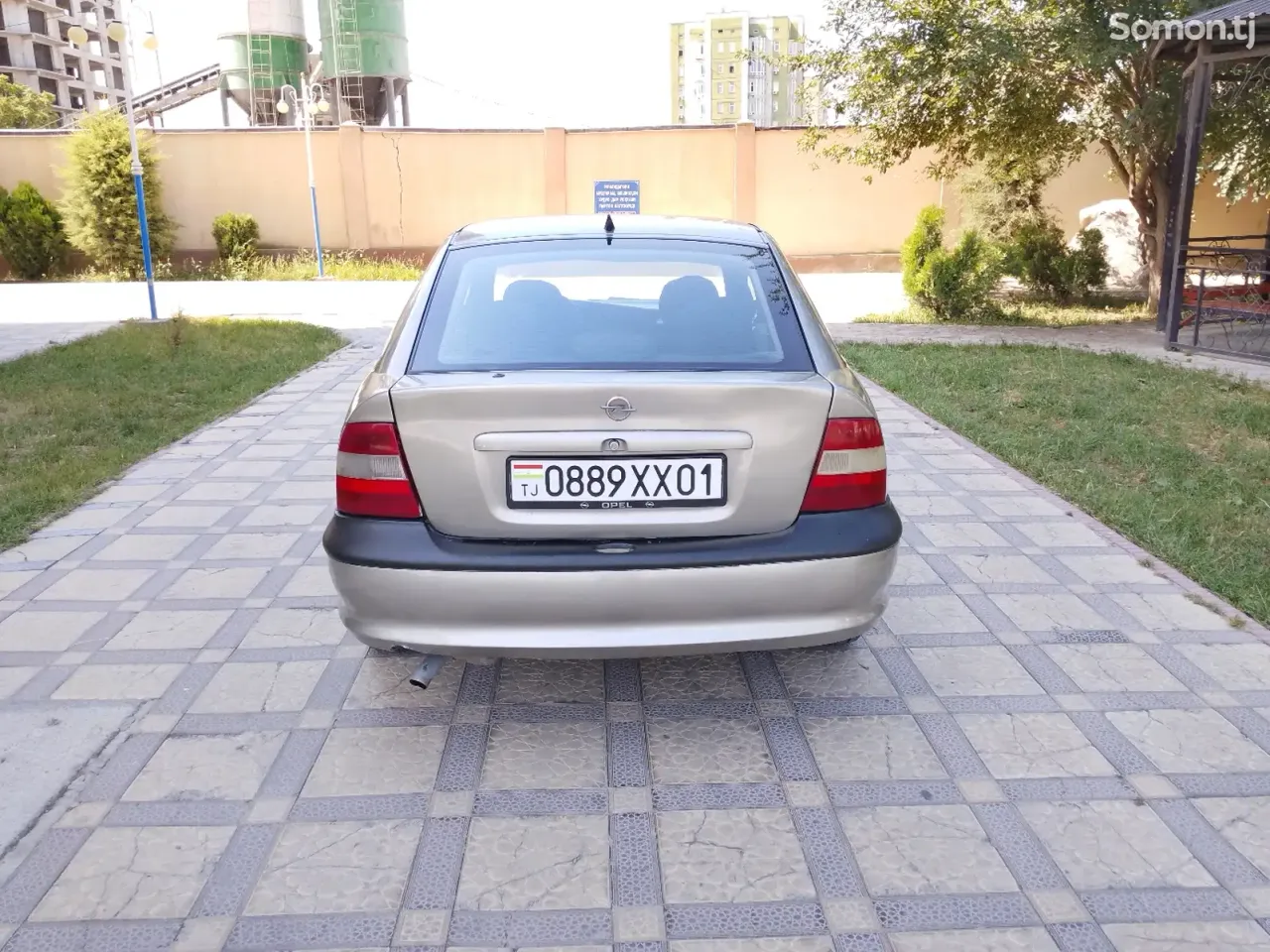 Opel Vectra B 1996 · 1.6 MT