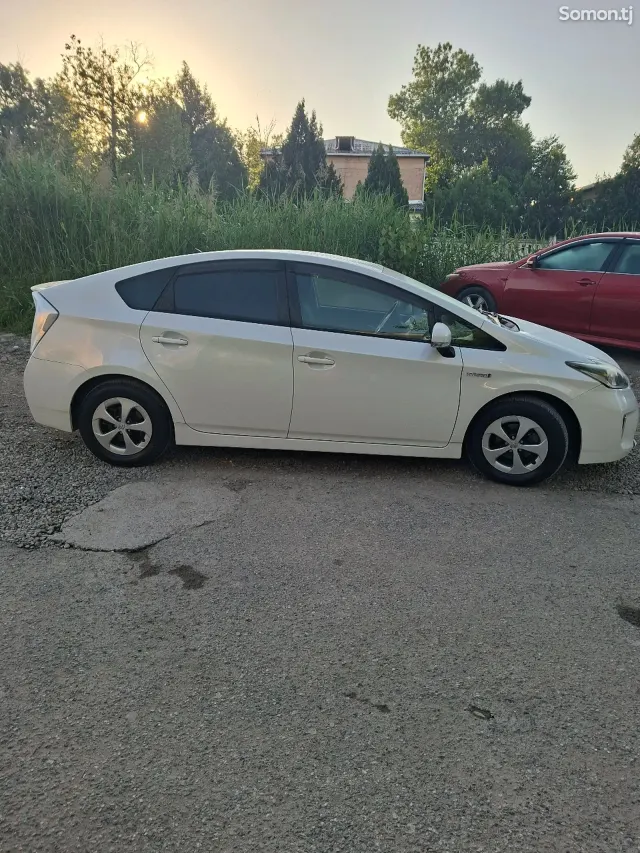 Toyota Prius 2014 · 1.8 AT