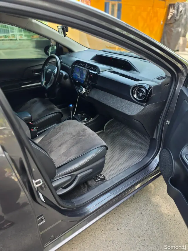 Toyota Aqua 2015 · 1.5 AT