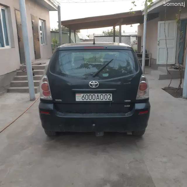 Toyota Verso 2006 · 2.2 MT