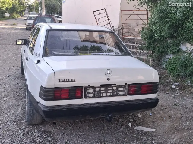Mercedes-Benz W201 1988 · 2.2 MT