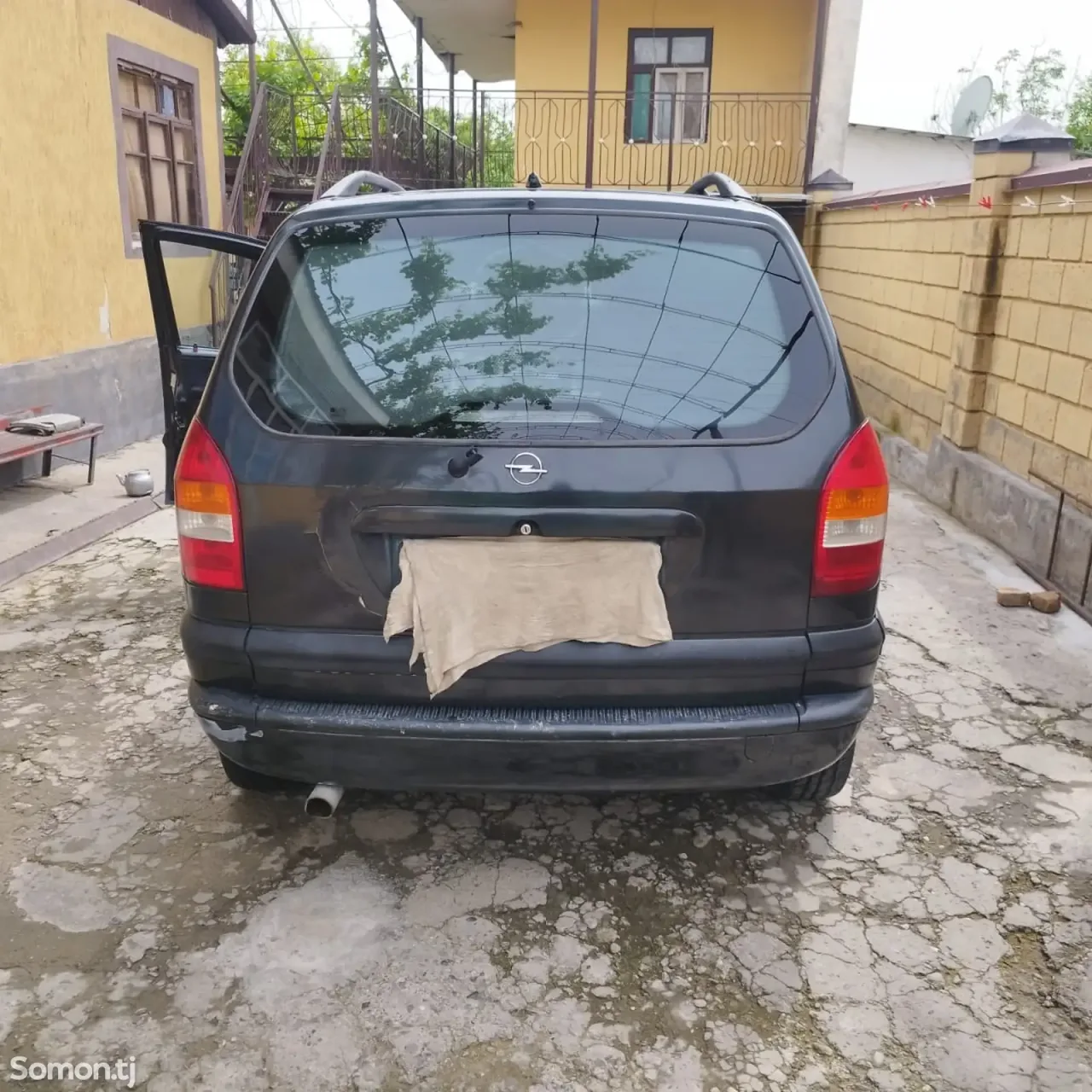 Opel Zafira 2000 · 1.6 MT