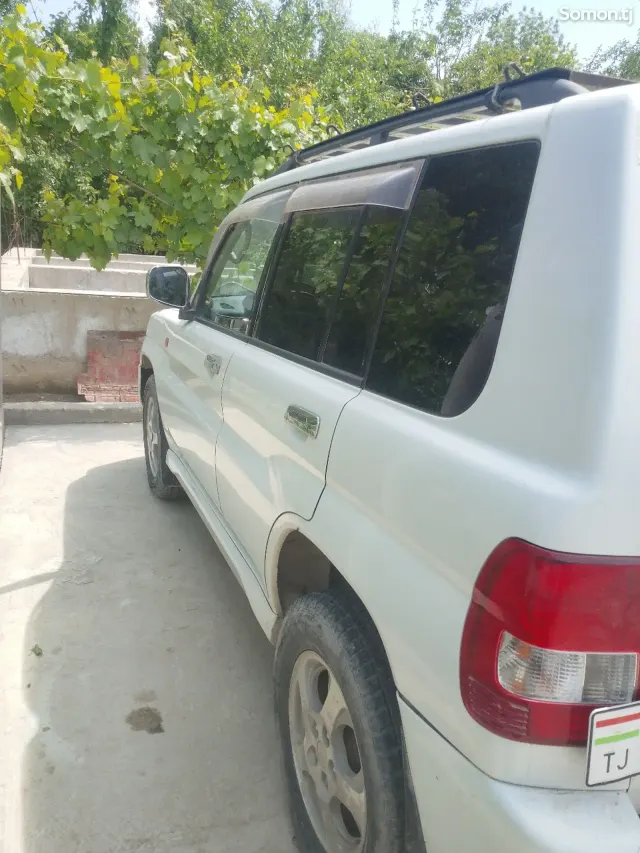 Mitsubishi Pajero 2000 · 1.8 AT