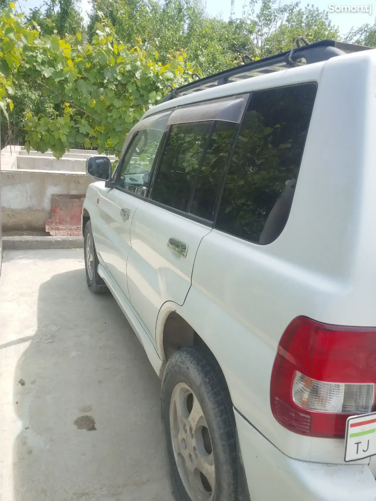 Mitsubishi Pajero 2000 · 1.8 AT