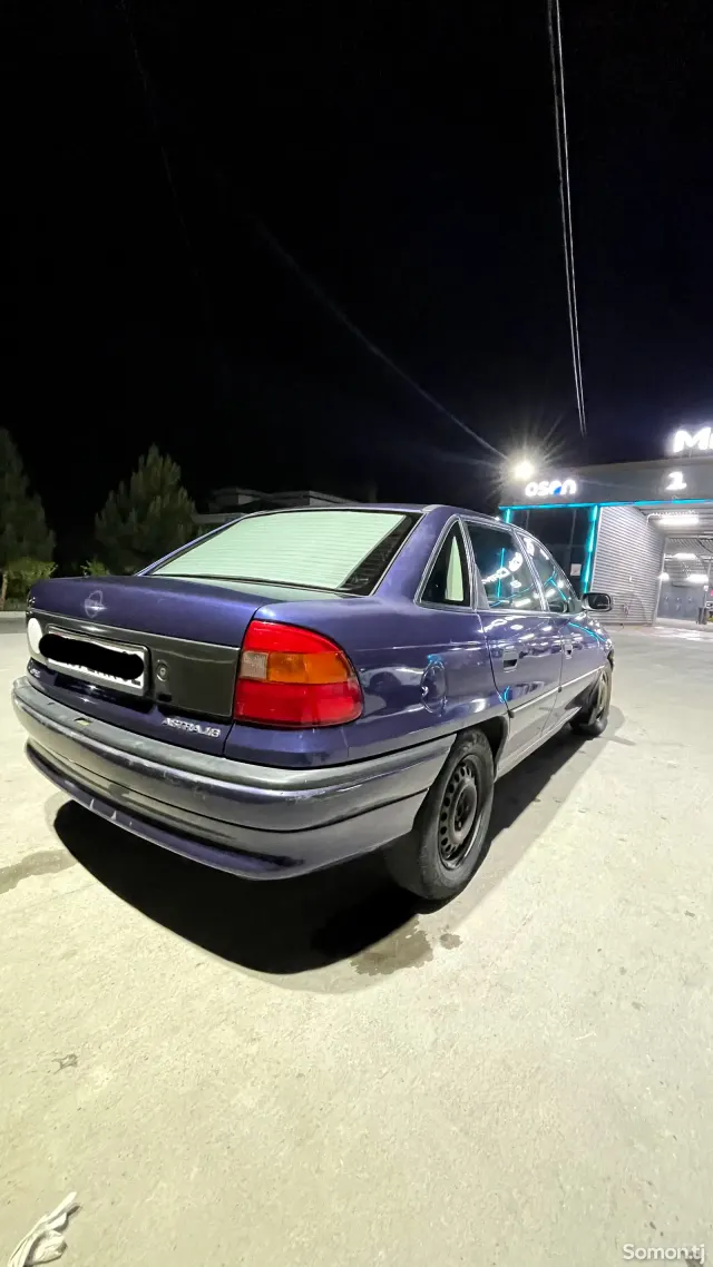 Opel Astra F 1995 · 1.6 MT