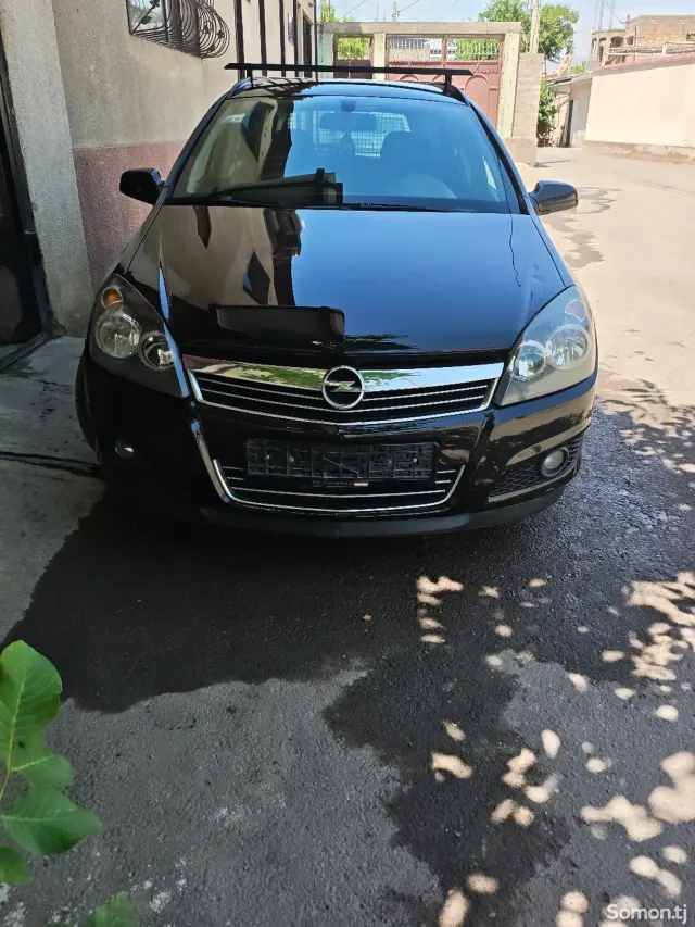 Opel Astra H 2008 · 1.7 MT