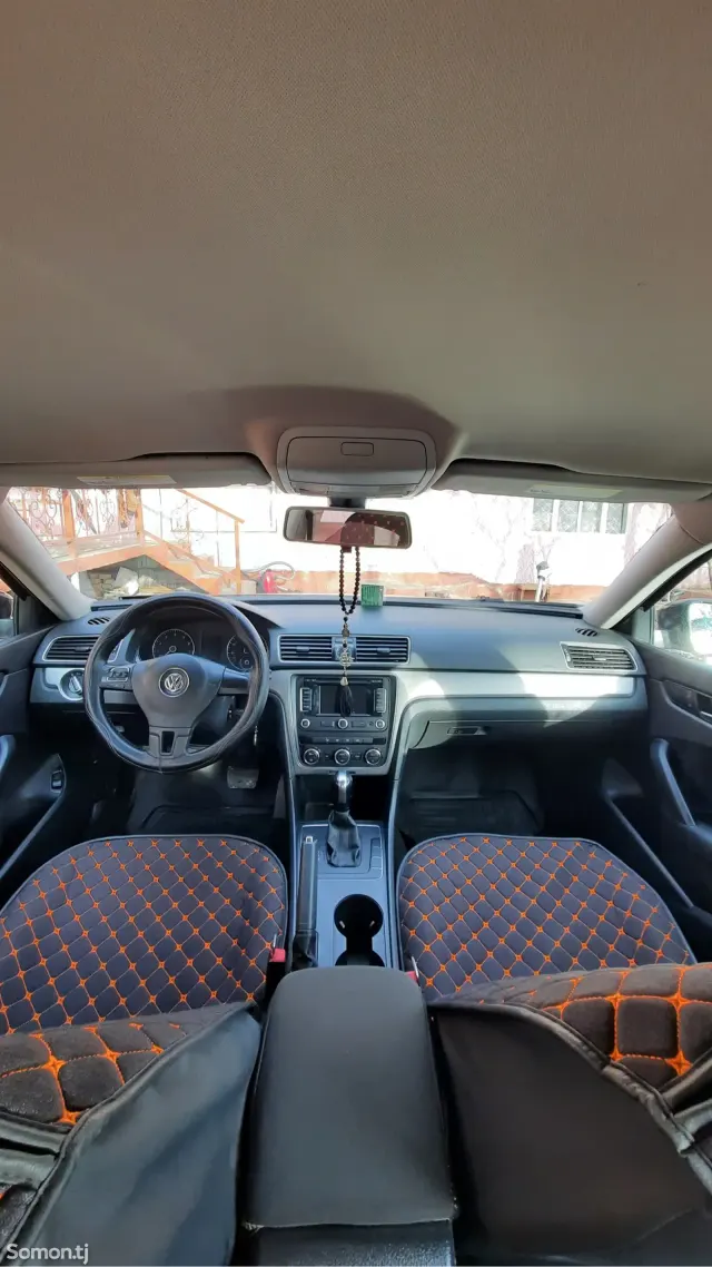 Volkswagen Passat 2013 · 2.5 AT