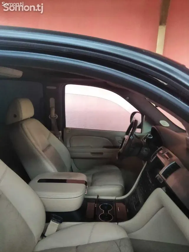 Cadillac Другая модель 2007 · 6.2 AT