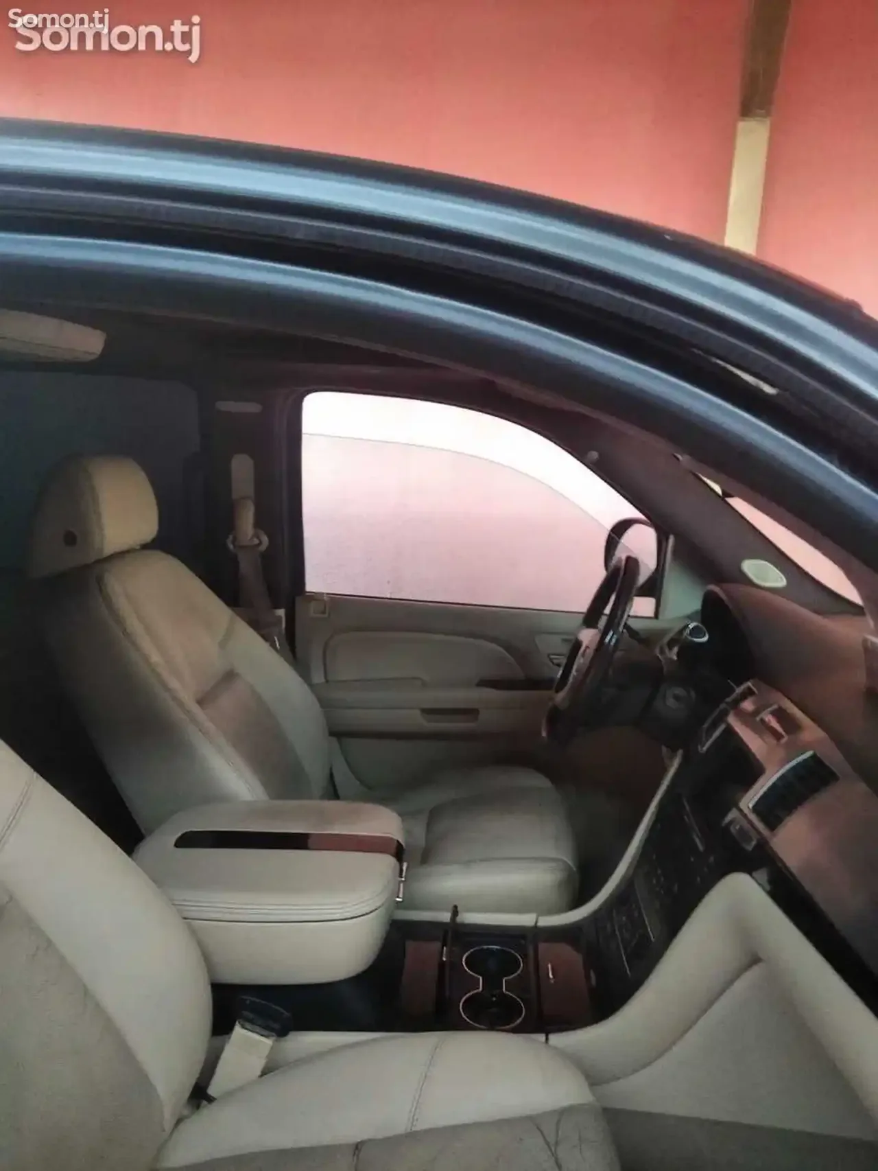 Cadillac Другая модель 2007 · 6.2 AT