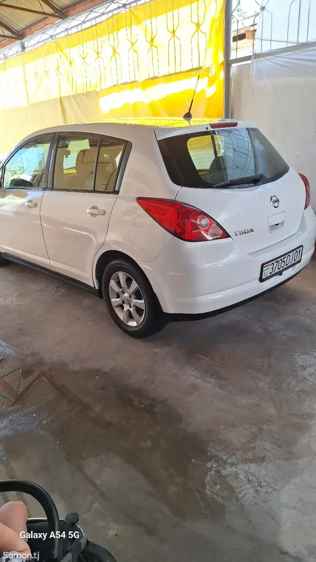 Nissan Tiida 2005 · 1.6 AT