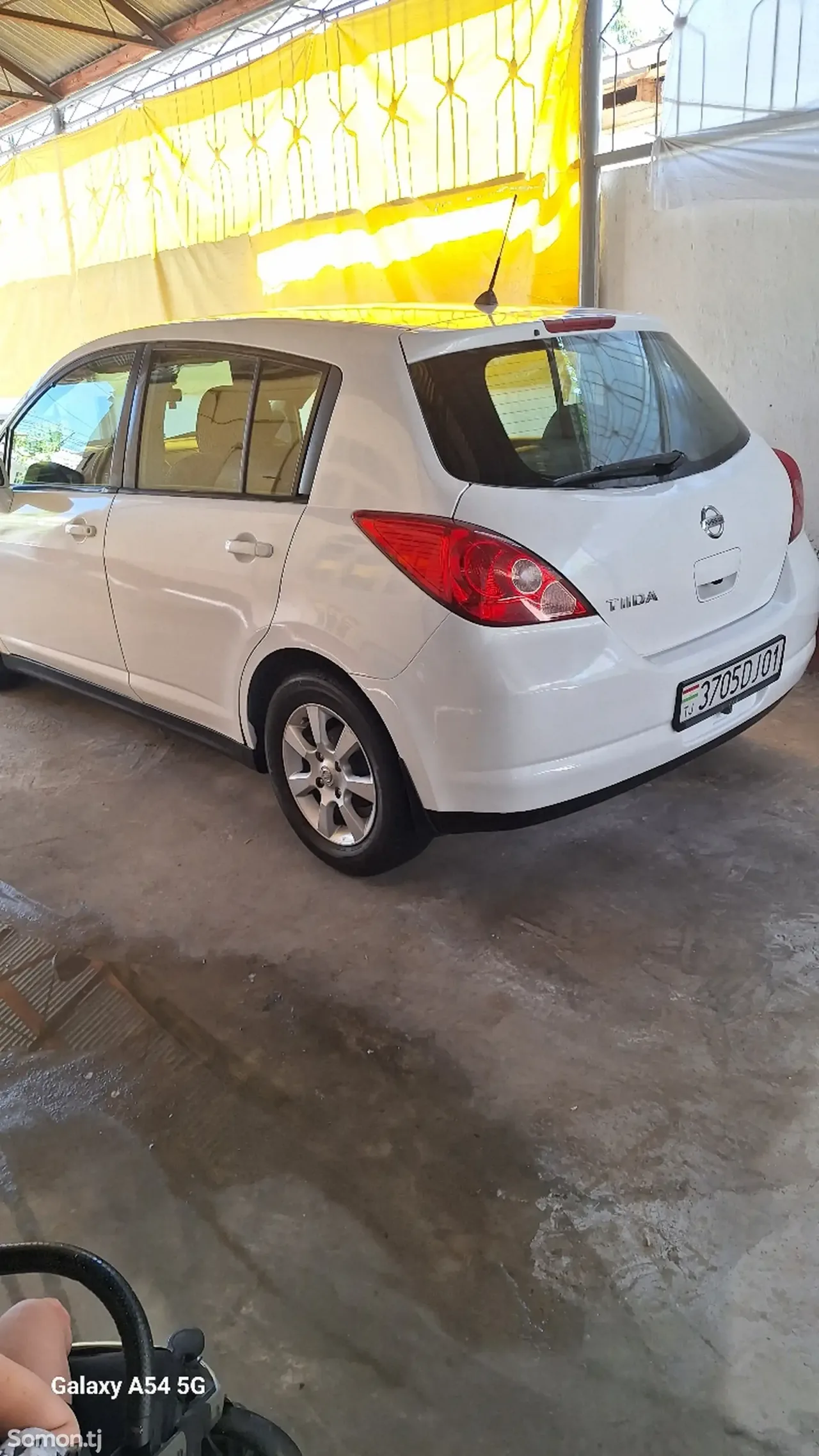 Nissan Tiida 2005 · 1.6 AT