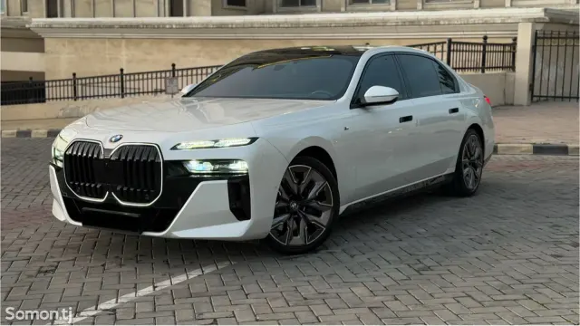 BMW 7 series 2023 · 4.4 AT