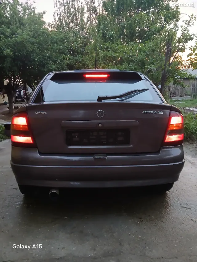 Opel Astra G 1998 · 1.6 MT