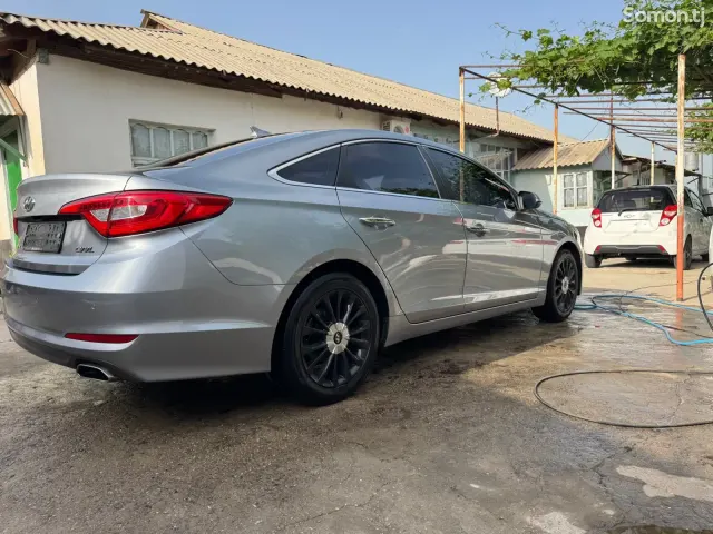 Hyundai Sonata 2015 · 2.0 AT