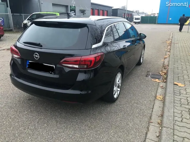 Opel Astra K 2017 · 1.6 AT