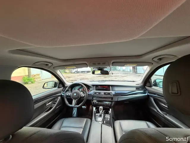 BMW M5 2015 · 3.0 AT