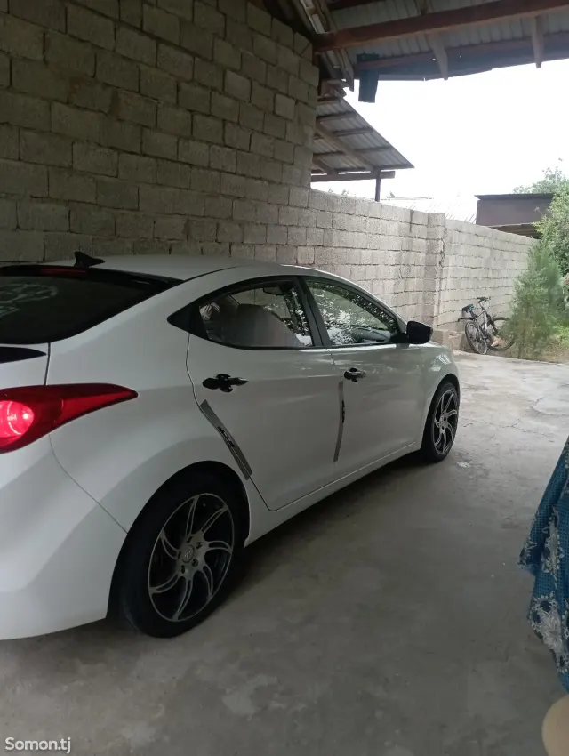 Hyundai Avante 2012 · 1.6 AT