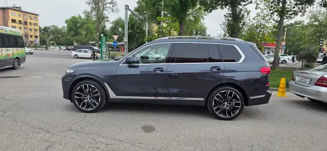 BMW X7 2022 · 4.0 AT