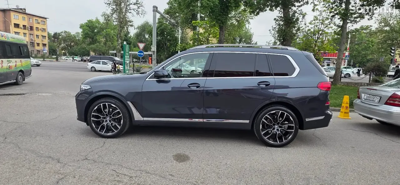BMW X7 2022 · 4.0 AT