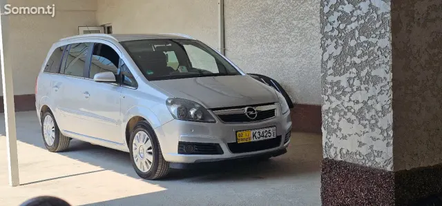 Opel Zafira 2007 · 1.6 MT