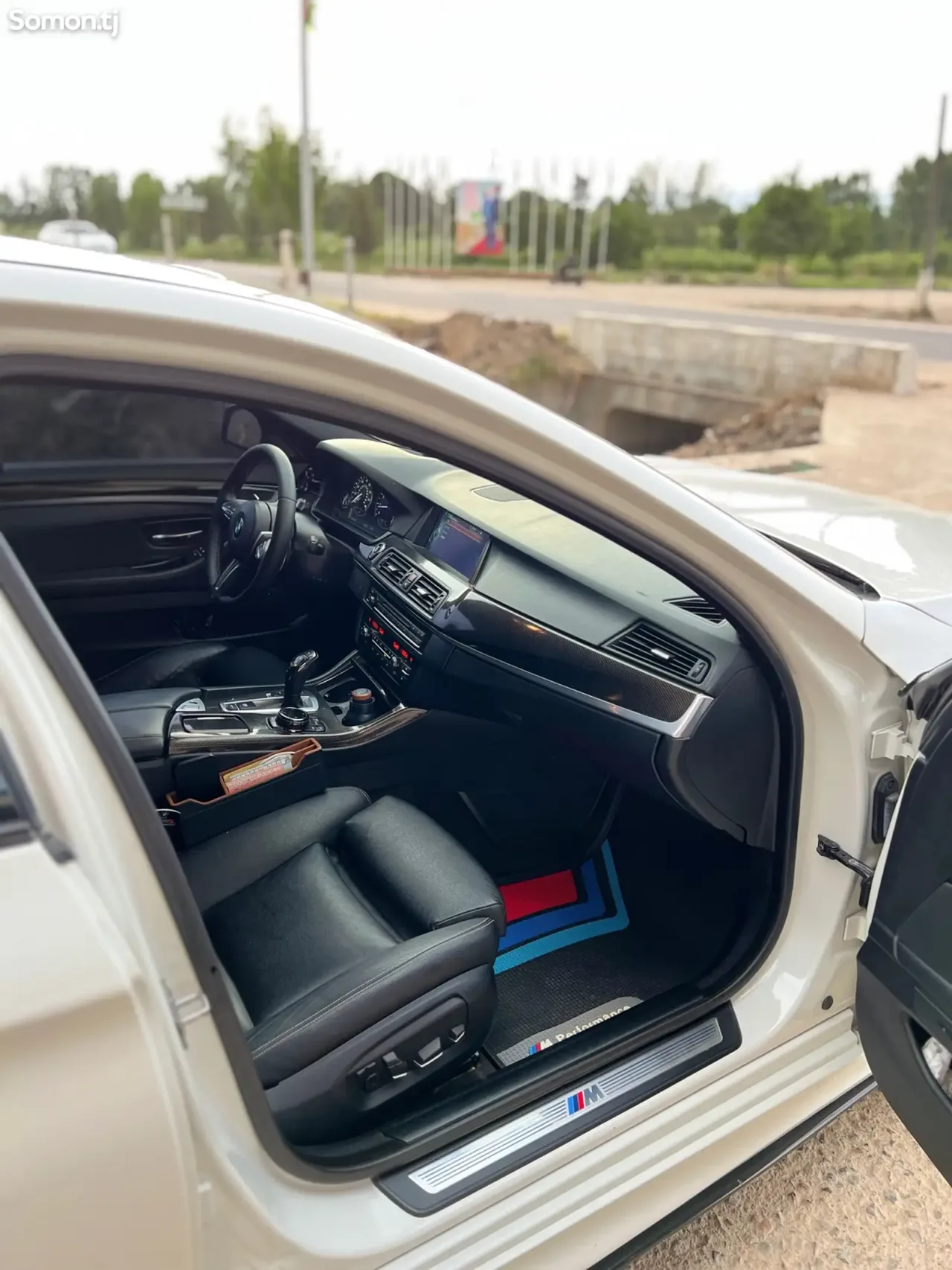 BMW M5 2014 · 4.4 AT