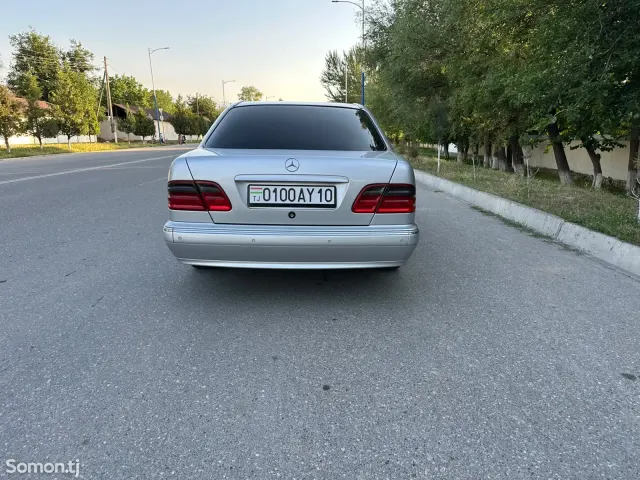 Mercedes-Benz E class 2002 · 3.2 AT