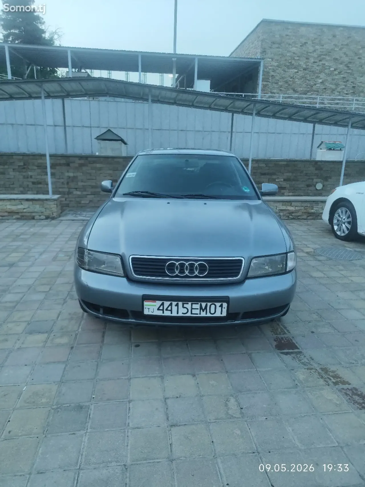 Audi A4 1994 · 1.6 MT