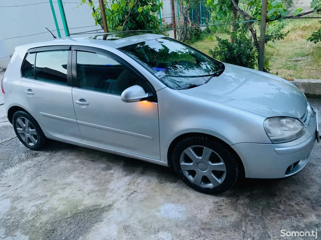 Volkswagen Golf 2010 · 2.0 AT