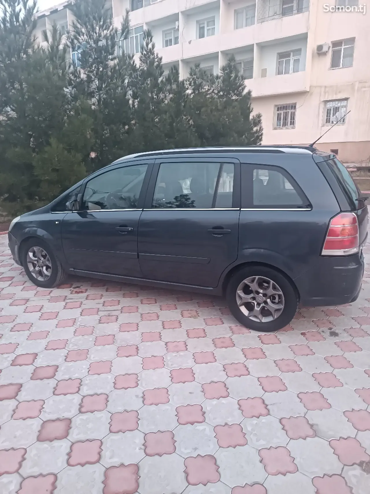 Opel Zafira 2006 · 2.2 AT