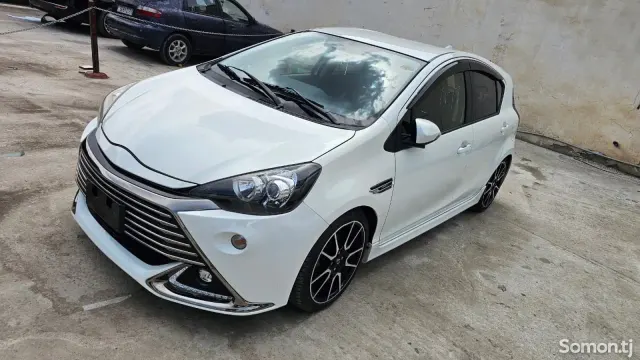 Toyota Aqua 2015 · 1.5 AT
