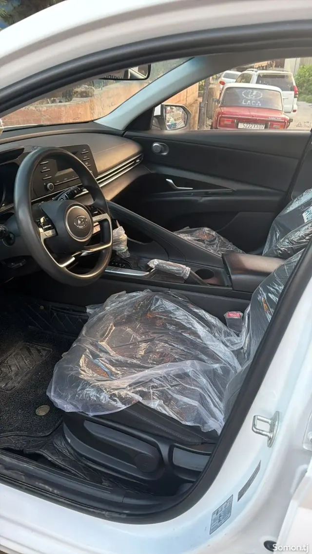 Hyundai Elantra 2022 · 1.6 AT