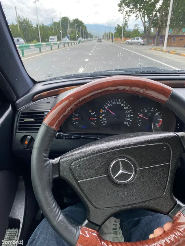 Mercedes-Benz C class 1999 · 2.4 MT