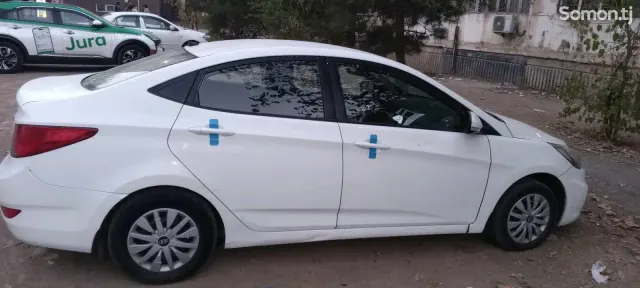 Hyundai Accent 2015 · 1.8 AT