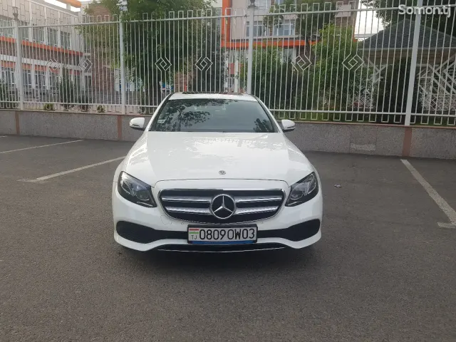 Mercedes-Benz E class 2018 · 2.2 AT